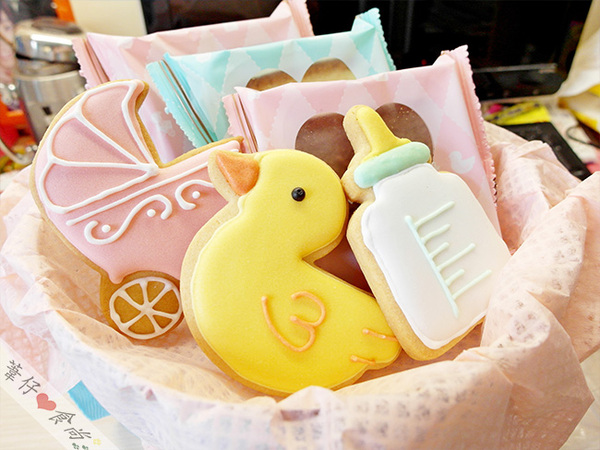 金格寵愛寶貝彌月禮盒：[試吃]2013金格-美式糖霜造型餅乾彌月禮盒之玩具竟然是超可愛餅乾!