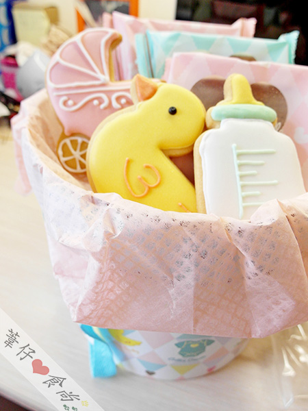 金格寵愛寶貝彌月禮盒：[試吃]2013金格-美式糖霜造型餅乾彌月禮盒之玩具竟然是超可愛餅乾!