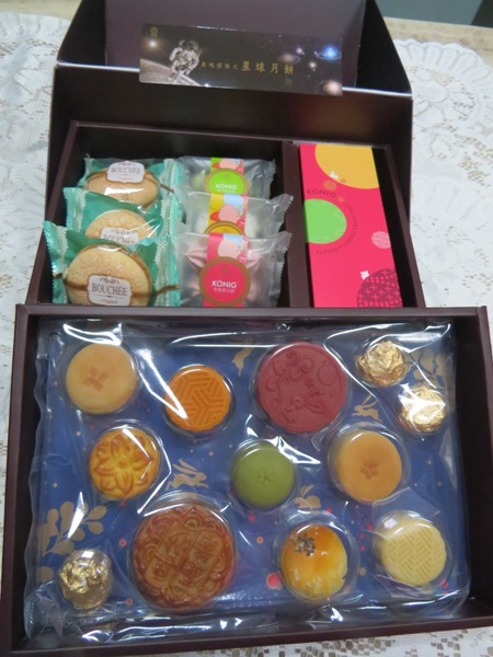 金格食品股份有限公司:漫步星球的『2013金格-沐繪月中秋禮盒』