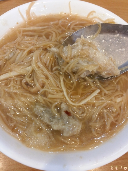 王記府城肉粽(西寧店)：[台北西門町] 鬧區中的傳統小吃攤 ♥『王記府城肉粽』♥ 台北也能吃到道地南部粽