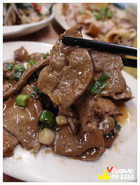 天下第一味：台北內湖區｜超懷舊！在公車上吃美味的平價熱炒『天下第一味』 宵夜 晚餐 便宜 美食推薦 聚餐 父親節 母親節 情人節