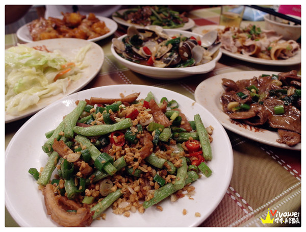 天下第一味：台北內湖區｜超懷舊！在公車上吃美味的平價熱炒『天下第一味』 宵夜 晚餐 便宜 美食推薦 聚餐 父親節 母親節 情人節