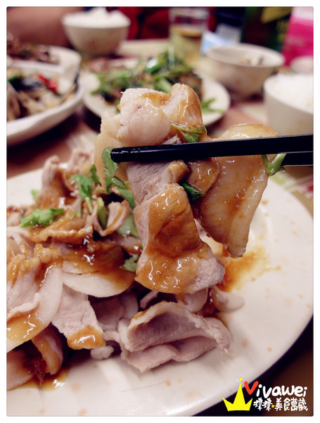 天下第一味：台北內湖區｜超懷舊！在公車上吃美味的平價熱炒『天下第一味』 宵夜 晚餐 便宜 美食推薦 聚餐 父親節 母親節 情人節