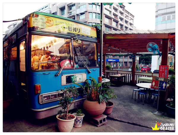 天下第一味：台北內湖區｜超懷舊！在公車上吃美味的平價熱炒『天下第一味』 宵夜 晚餐 便宜 美食推薦 聚餐 父親節 母親節 情人節