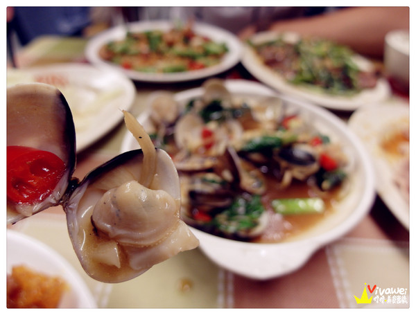 天下第一味：台北內湖區｜超懷舊！在公車上吃美味的平價熱炒『天下第一味』 宵夜 晚餐 便宜 美食推薦 聚餐 父親節 母親節 情人節