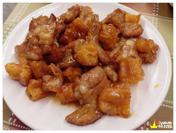 天下第一味：台北內湖區｜超懷舊！在公車上吃美味的平價熱炒『天下第一味』 宵夜 晚餐 便宜 美食推薦 聚餐 父親節 母親節 情人節