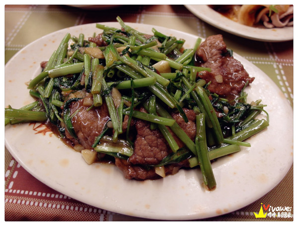 天下第一味：台北內湖區｜超懷舊！在公車上吃美味的平價熱炒『天下第一味』 宵夜 晚餐 便宜 美食推薦 聚餐 父親節 母親節 情人節