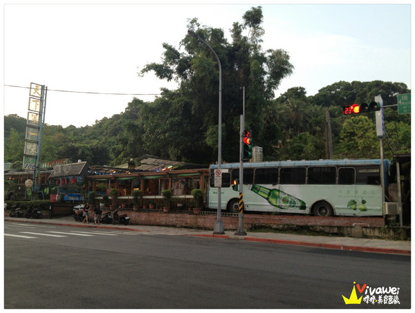 天下第一味：台北內湖區｜超懷舊！在公車上吃美味的平價熱炒『天下第一味』 宵夜 晚餐 便宜 美食推薦 聚餐 父親節 母親節 情人節