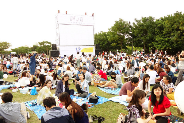 華山文創園區~香港週民俗文化:遊。華山文創香港周+現在一餐一口包子就飽了!+法式野餐電影院Vive La Vie!
