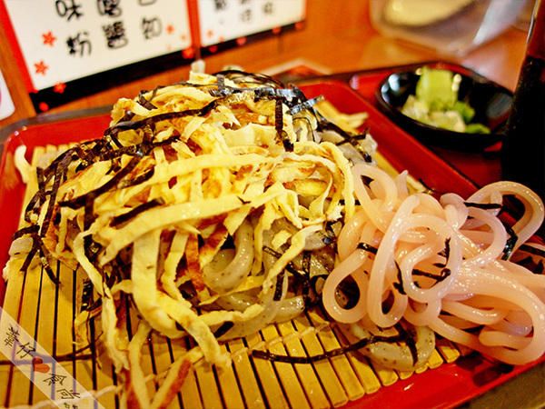 轉角關東煮-かどおでん：[邀約]夏天就該來吃含著淡淡烏龍茶香的轉角冷麵~