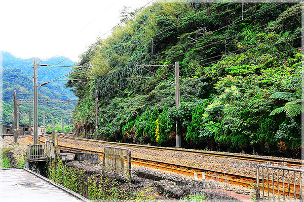 猴硐煤礦博物園區:【新北】瑞芳區。《猴硐煤礦博物園區》第三站:復興橋、柴油機車庫、舊本坑吊橋遺跡、猴硐壺穴地形