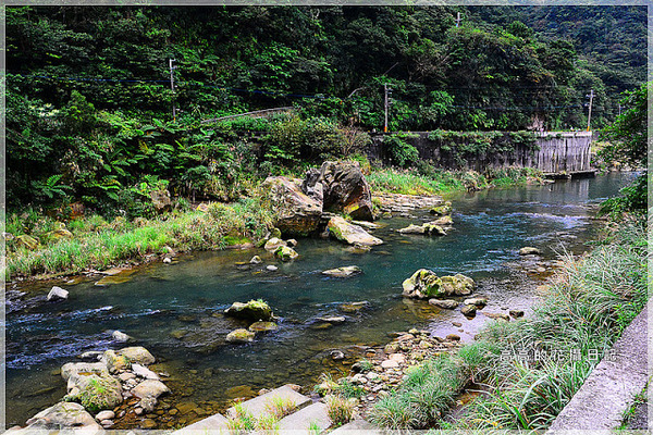 猴硐煤礦博物園區:【新北】瑞芳區。《猴硐煤礦博物園區》第三站:復興橋、柴油機車庫、舊本坑吊橋遺跡、猴硐壺穴地形