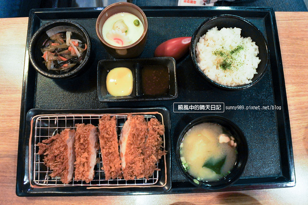 斑鳩的窩(內湖二店店)：【內湖 | 斑鳩的窩】適合公務洽談 豬排口味不錯的日式定食餐廳