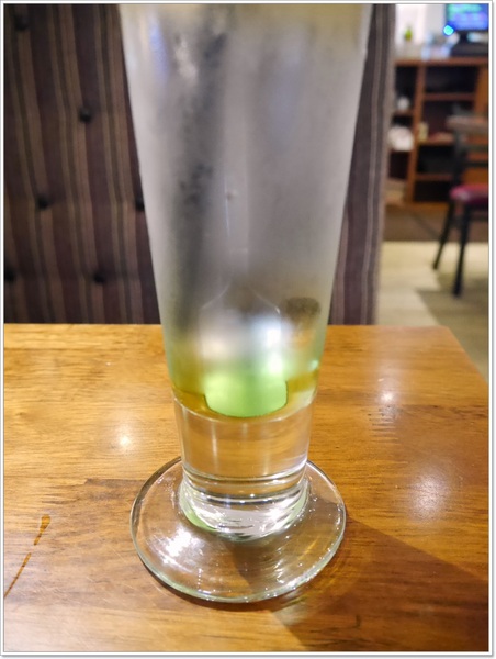 Second Floor Cafe 貳樓餐廳(敦南店):【大安區】Second Floor Cafe 貳樓餐廳-巷弄間靜靜被大樹包圍的角落,早午餐、商業午餐、樂活飯、義大利麵條、漢堡&輕食三明治、蔬食系列、手創甜點