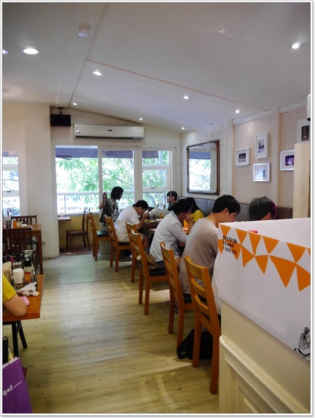 Second Floor Cafe 貳樓餐廳(敦南店):【大安區】Second Floor Cafe 貳樓餐廳-巷弄間靜靜被大樹包圍的角落,早午餐、商業午餐、樂活飯、義大利麵條、漢堡&輕食三明治、蔬食系列、手創甜點