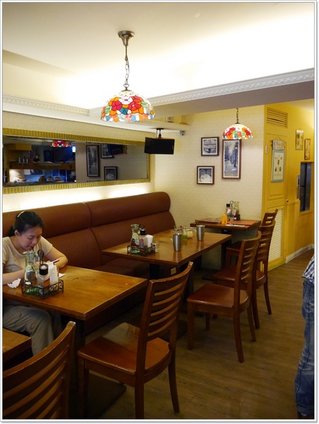 Second Floor Cafe 貳樓餐廳(敦南店):【大安區】Second Floor Cafe 貳樓餐廳-巷弄間靜靜被大樹包圍的角落,早午餐、商業午餐、樂活飯、義大利麵條、漢堡&輕食三明治、蔬食系列、手創甜點