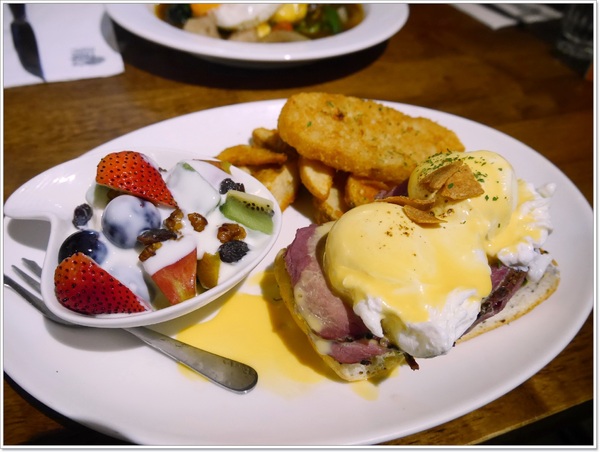 Second Floor Cafe 貳樓餐廳(敦南店):【大安區】Second Floor Cafe 貳樓餐廳-巷弄間靜靜被大樹包圍的角落,早午餐、商業午餐、樂活飯、義大利麵條、漢堡&輕食三明治、蔬食系列、手創甜點