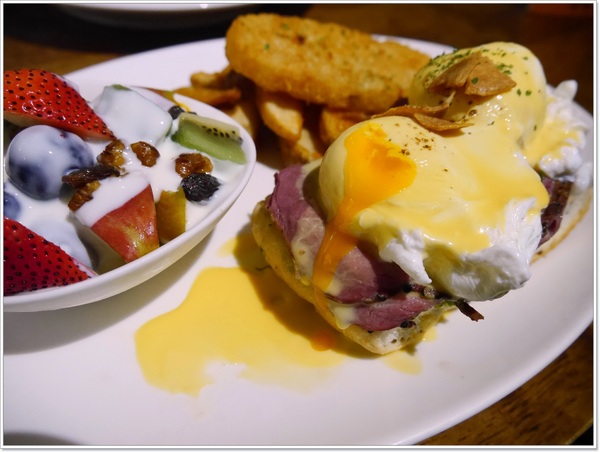 Second Floor Cafe 貳樓餐廳(敦南店):【大安區】Second Floor Cafe 貳樓餐廳-巷弄間靜靜被大樹包圍的角落,早午餐、商業午餐、樂活飯、義大利麵條、漢堡&輕食三明治、蔬食系列、手創甜點