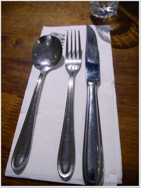 Second Floor Cafe 貳樓餐廳(敦南店):【大安區】Second Floor Cafe 貳樓餐廳-巷弄間靜靜被大樹包圍的角落,早午餐、商業午餐、樂活飯、義大利麵條、漢堡&輕食三明治、蔬食系列、手創甜點