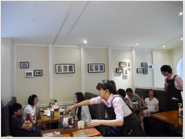 Second Floor Cafe 貳樓餐廳(敦南店):【大安區】Second Floor Cafe 貳樓餐廳-巷弄間靜靜被大樹包圍的角落,早午餐、商業午餐、樂活飯、義大利麵條、漢堡&輕食三明治、蔬食系列、手創甜點