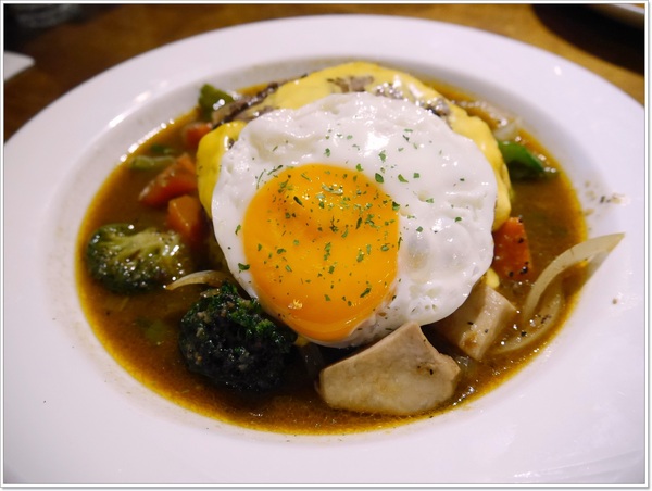 Second Floor Cafe 貳樓餐廳(敦南店):【大安區】Second Floor Cafe 貳樓餐廳-巷弄間靜靜被大樹包圍的角落,早午餐、商業午餐、樂活飯、義大利麵條、漢堡&輕食三明治、蔬食系列、手創甜點