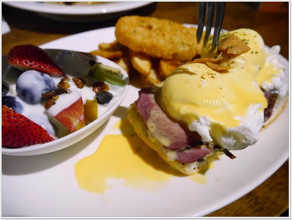 Second Floor Cafe 貳樓餐廳(敦南店):【大安區】Second Floor Cafe 貳樓餐廳-巷弄間靜靜被大樹包圍的角落,早午餐、商業午餐、樂活飯、義大利麵條、漢堡&輕食三明治、蔬食系列、手創甜點