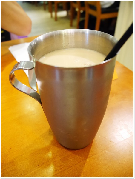 Second Floor Cafe 貳樓餐廳(敦南店):【大安區】Second Floor Cafe 貳樓餐廳-巷弄間靜靜被大樹包圍的角落,早午餐、商業午餐、樂活飯、義大利麵條、漢堡&輕食三明治、蔬食系列、手創甜點