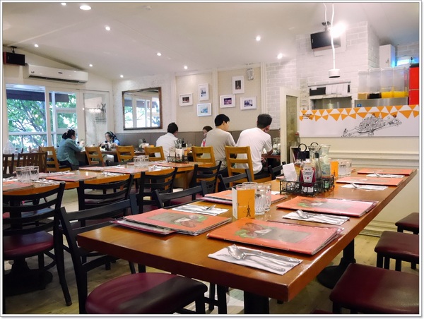 Second Floor Cafe 貳樓餐廳(敦南店):【大安區】Second Floor Cafe 貳樓餐廳-巷弄間靜靜被大樹包圍的角落,早午餐、商業午餐、樂活飯、義大利麵條、漢堡&輕食三明治、蔬食系列、手創甜點