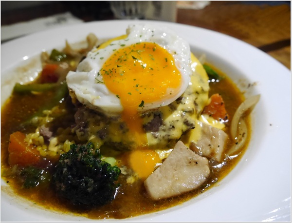 Second Floor Cafe 貳樓餐廳(敦南店):【大安區】Second Floor Cafe 貳樓餐廳-巷弄間靜靜被大樹包圍的角落,早午餐、商業午餐、樂活飯、義大利麵條、漢堡&輕食三明治、蔬食系列、手創甜點