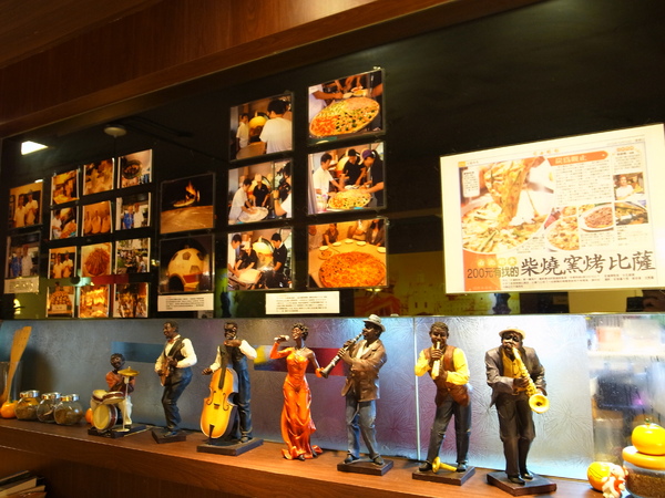 炭為觀止炭烤PIZZA屋Bake King Pizza Pub(西湖店)：<食記> 炭為觀止炭烤PIZZA屋