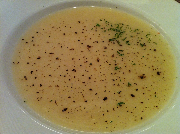 Gloriosa：店外寫著〞誰說便宜就沒有好吃的義大利麵呢〞