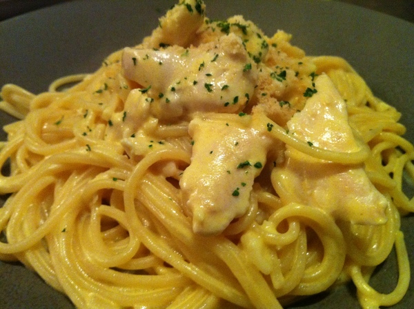 Gloriosa：店外寫著〞誰說便宜就沒有好吃的義大利麵呢〞