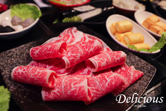 ►北車超好吃火鍋推薦:嚴選鍋品麻辣鴛鴦火鍋,週年慶午餐時間七折好划算 (二訪)