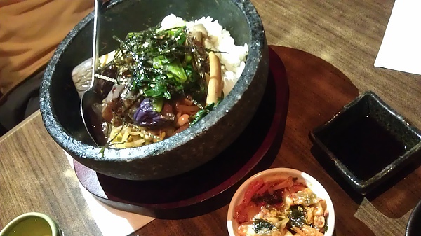 陽明春天素食創作料理(忠孝店):<蔬食> 陽明春天忠孝店 氣氛取勝外場新手加油