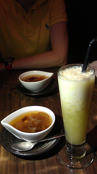 陽明春天素食創作料理(忠孝店):<蔬食> 陽明春天忠孝店 氣氛取勝外場新手加油