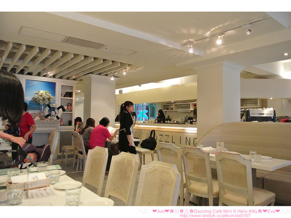 Dazzling Cafe(Mint)(Mint二店):【食記】oO。。台北 Dazzling Cafe Mint X Hello Kitty 穿著可愛又性感的kitty又來啦!還不趕快去吃!。o○。