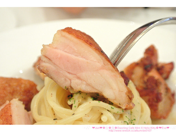Dazzling Cafe(Mint)(Mint二店):【食記】oO。。台北 Dazzling Cafe Mint X Hello Kitty 穿著可愛又性感的kitty又來啦!還不趕快去吃!。o○。