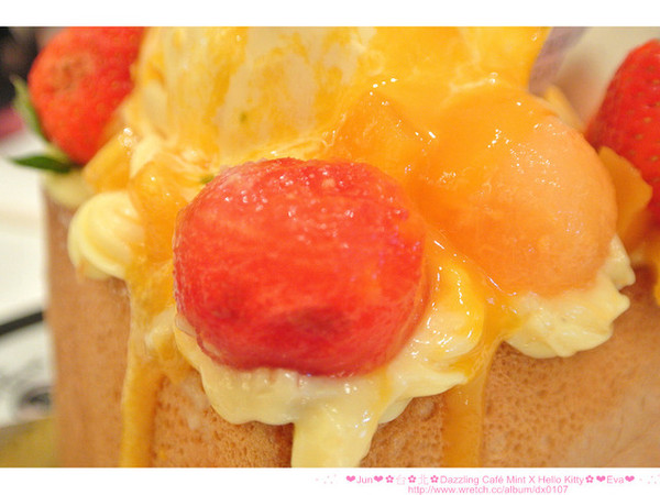 Dazzling Cafe(Mint)(Mint二店):【食記】oO。。台北 Dazzling Cafe Mint X Hello Kitty 穿著可愛又性感的kitty又來啦!還不趕快去吃!。o○。