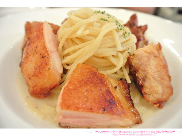 Dazzling Cafe(Mint)(Mint二店):【食記】oO。。台北 Dazzling Cafe Mint X Hello Kitty 穿著可愛又性感的kitty又來啦!還不趕快去吃!。o○。