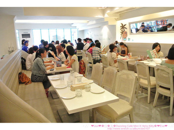 Dazzling Cafe(Mint)(Mint二店):【食記】oO。。台北 Dazzling Cafe Mint X Hello Kitty 穿著可愛又性感的kitty又來啦!還不趕快去吃!。o○。