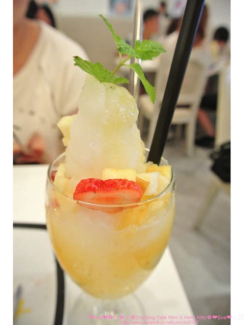Dazzling Cafe(Mint)(Mint二店):【食記】oO。。台北 Dazzling Cafe Mint X Hello Kitty 穿著可愛又性感的kitty又來啦!還不趕快去吃!。o○。