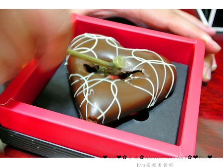安娜可可藝術坊 ANNA COCOA ART(內湖店):【食記】oO。台北 安娜可可藝術坊 Anna cocoa arts 情人節告白巧克力及道歉巧克力,敲敲我的心,讓對方知道你的心~。o○。