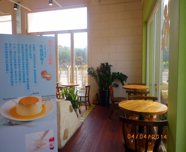 安娜可可藝術坊 ANNA COCOA ART(內湖店)：『 安娜可可藝術坊 ANNA COCOA ART(內湖店) 』環境優雅.十勝生巧生乳捲一級棒