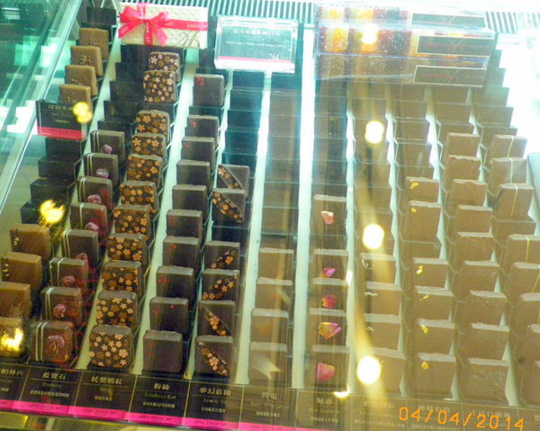 安娜可可藝術坊 ANNA COCOA ART(內湖店)：『 安娜可可藝術坊 ANNA COCOA ART(內湖店) 』環境優雅.十勝生巧生乳捲一級棒