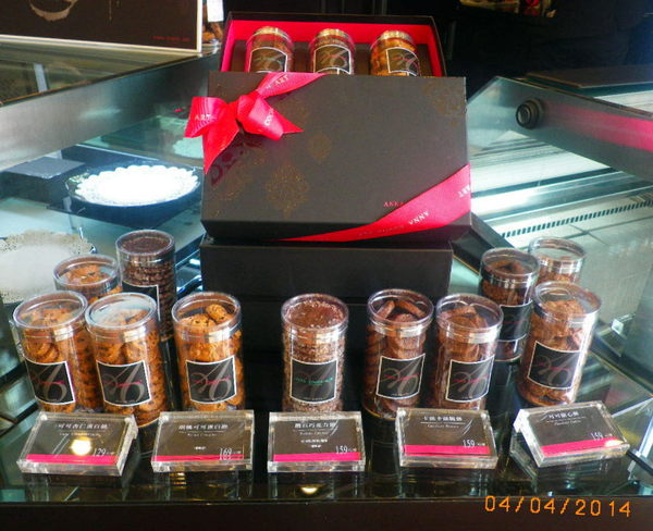 安娜可可藝術坊 ANNA COCOA ART(內湖店)：『 安娜可可藝術坊 ANNA COCOA ART(內湖店) 』環境優雅.十勝生巧生乳捲一級棒