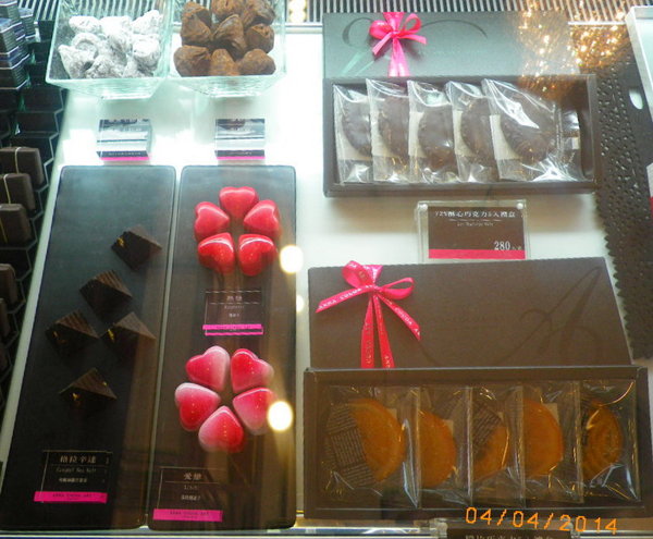 安娜可可藝術坊 ANNA COCOA ART(內湖店)：『 安娜可可藝術坊 ANNA COCOA ART(內湖店) 』環境優雅.十勝生巧生乳捲一級棒