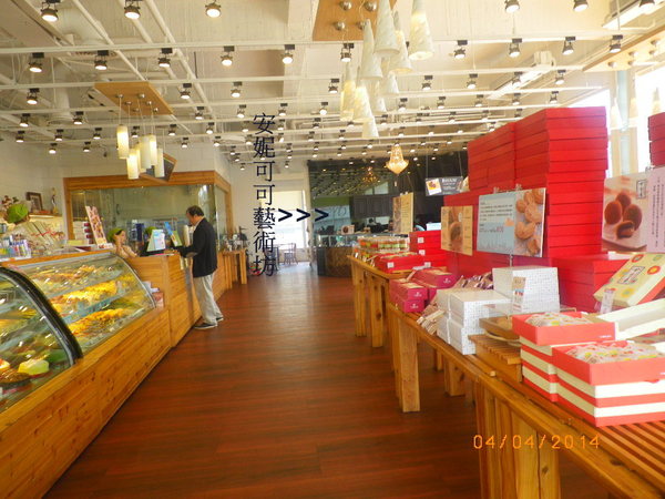 安娜可可藝術坊 ANNA COCOA ART(內湖店)：『 安娜可可藝術坊 ANNA COCOA ART(內湖店) 』環境優雅.十勝生巧生乳捲一級棒