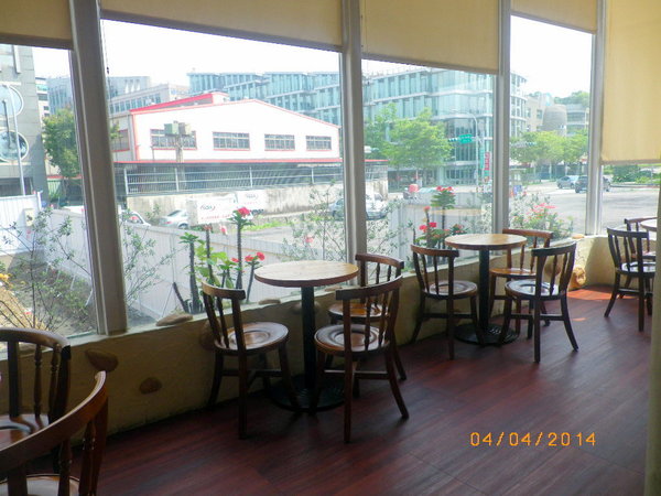 安娜可可藝術坊 ANNA COCOA ART(內湖店)：『 安娜可可藝術坊 ANNA COCOA ART(內湖店) 』環境優雅.十勝生巧生乳捲一級棒