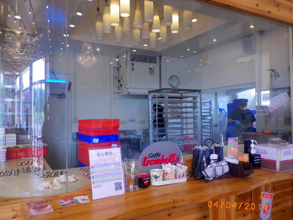 安娜可可藝術坊 ANNA COCOA ART(內湖店)：『 安娜可可藝術坊 ANNA COCOA ART(內湖店) 』環境優雅.十勝生巧生乳捲一級棒