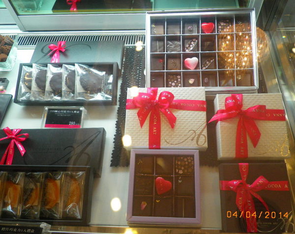 安娜可可藝術坊 ANNA COCOA ART(內湖店)：『 安娜可可藝術坊 ANNA COCOA ART(內湖店) 』環境優雅.十勝生巧生乳捲一級棒